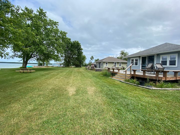 3 Lakefront Cottages w/private beach Beach & yard