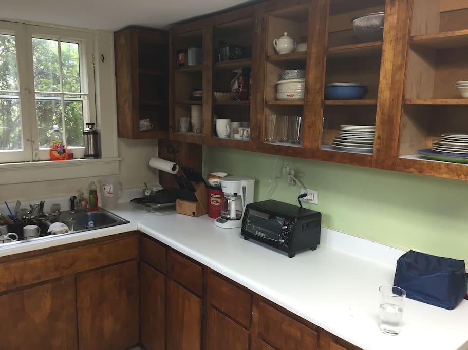 Fully stocked kitchen, toaster oven, Microwave, utensils, cookware...