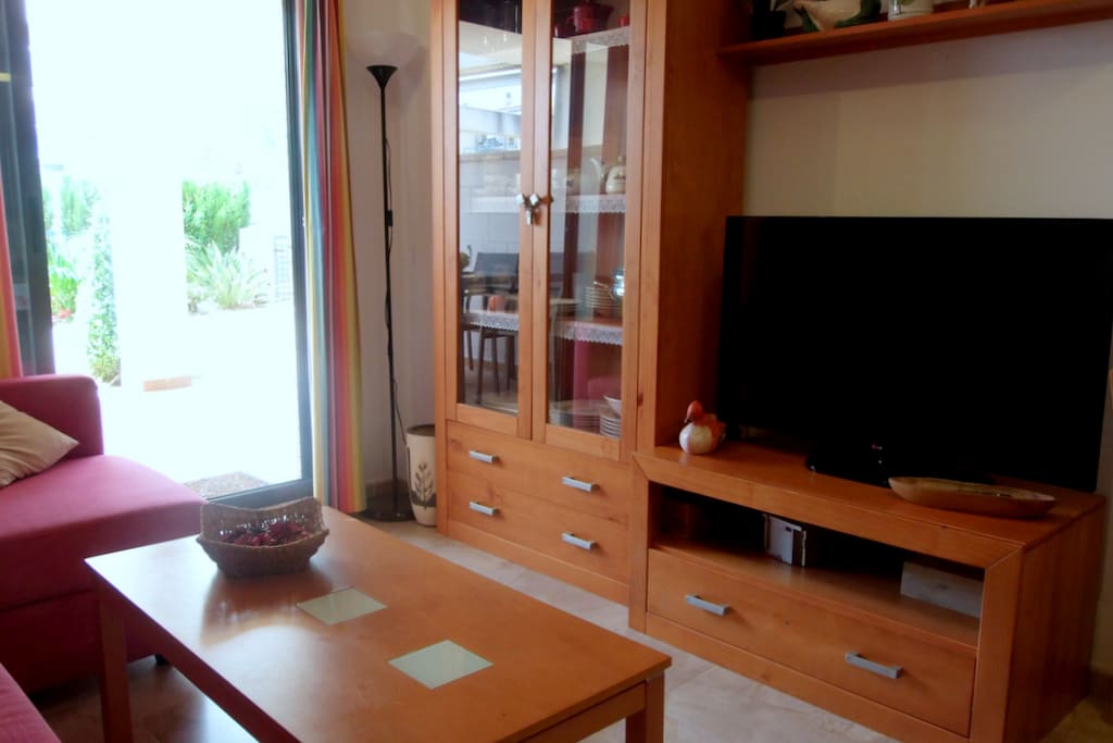 Sala de estar con TV