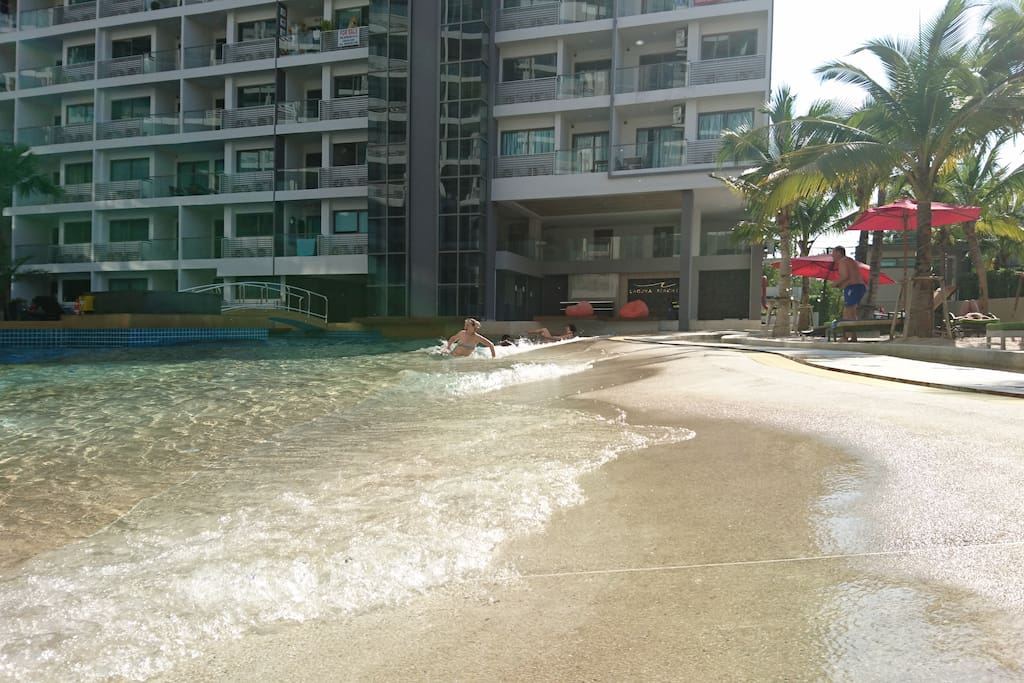 Wave pool