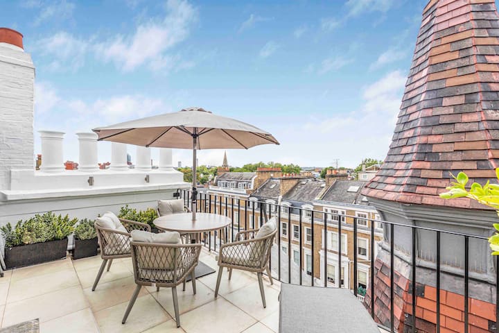 Penthouse with stunning views and great location!