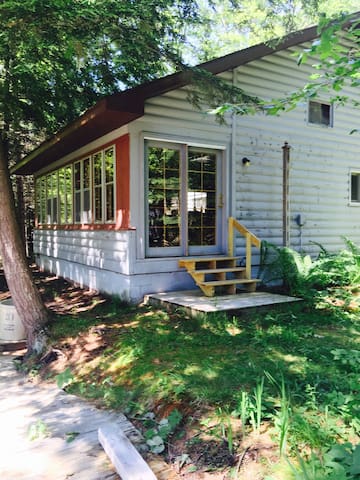 Quaint Cabin On The Chocolay River Cabins For Rent In Marquette