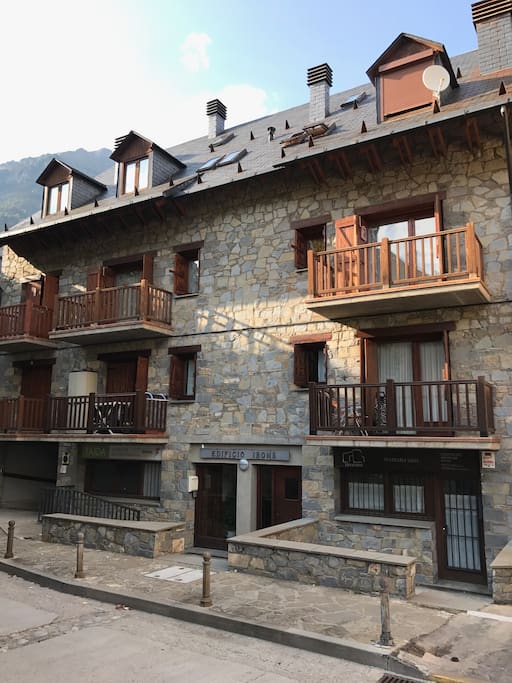 Apartamento 2º con dos balcones orientación sur (sol todo el día)