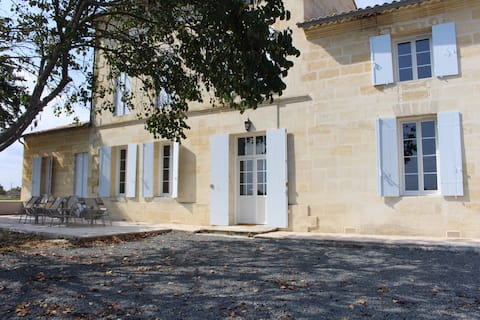 CHATEAU GRAND BAILLARGE -  GITE