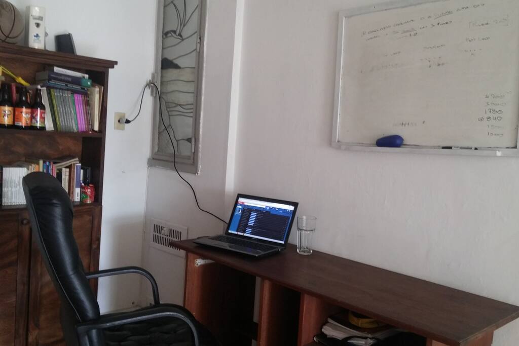 Escritorio de Trabajo o Estudio.