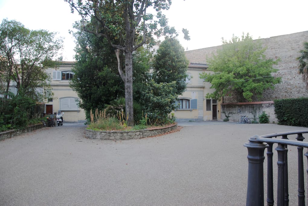 Courtyard - Parking