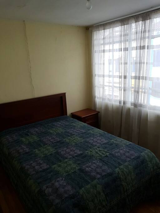 Habitación con cama de dos plazas