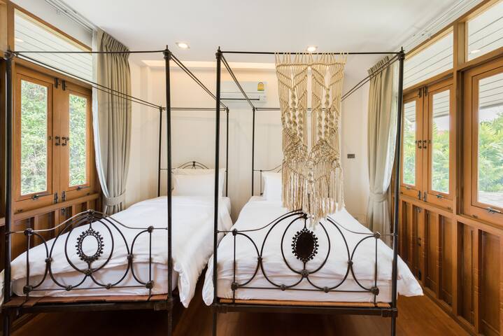 Charming Family Villa by the Canal in Bangkok gallery image 4