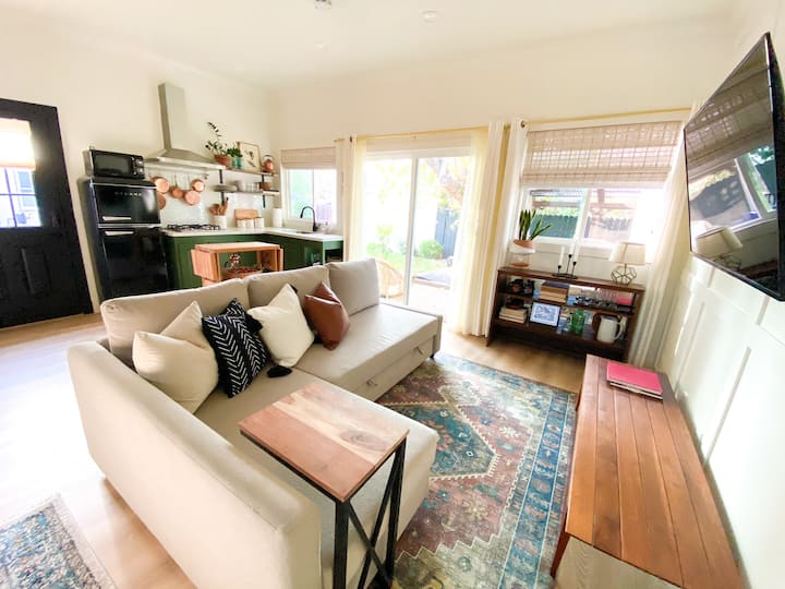 The Casita Blanca, Private Guesthouse Near Disney - Tustin, CA