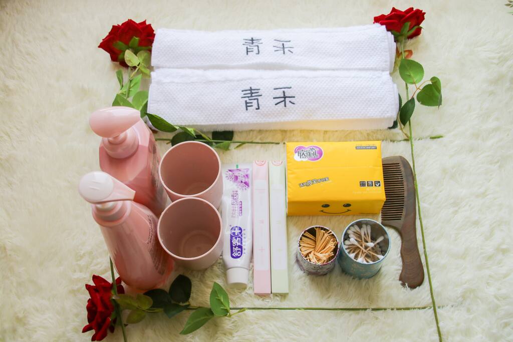 房间准备了全套的洗漱用品,尽可能为您提供方便