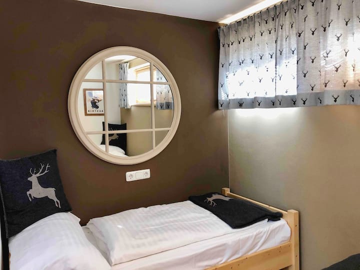 Dhomë gjumi dyshe - 2 krevate tek