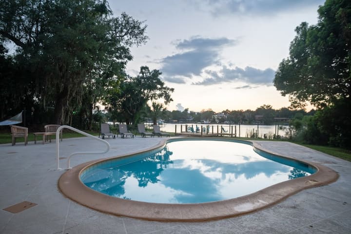 Casa De Lujo Frente Al Mar Con Piscina Privada - Jacksonville, FL