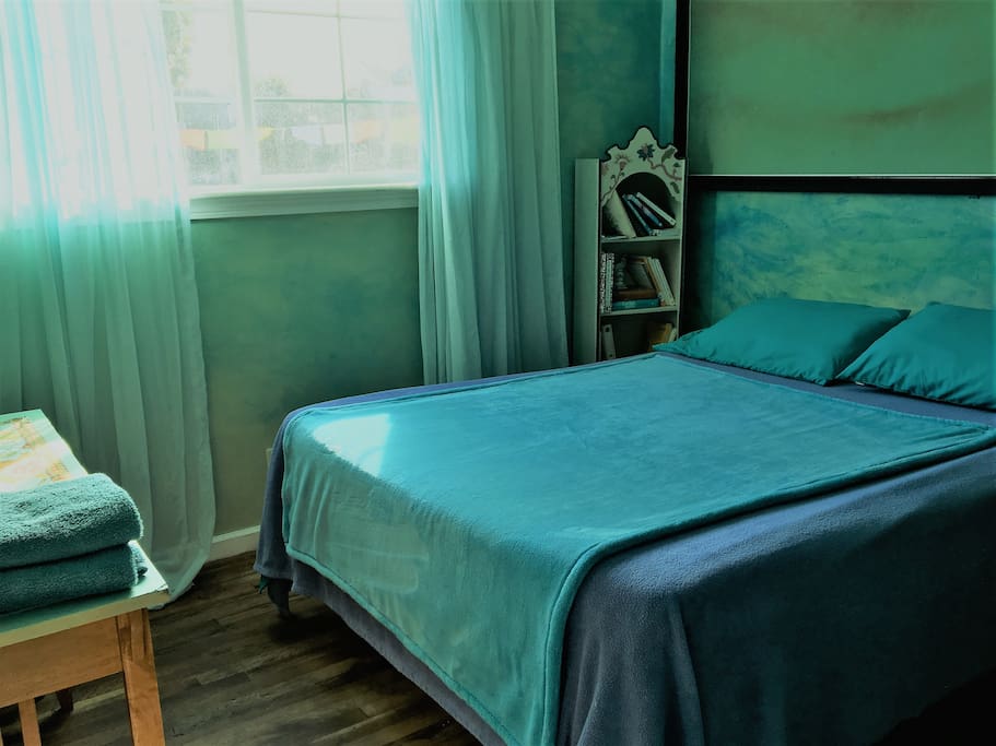 The Octopus Garden room - Care to octopi it?