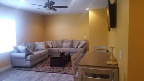Popular Airbnb listing: CURT'S cozy, basement apartment. Private entrance. in Snellville