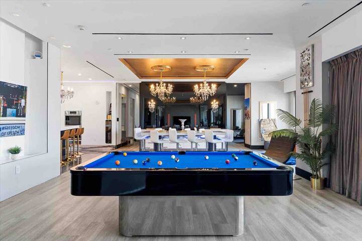 Ultimate Luxury 4,000 sq ft Penthouse Palms Place gallery image 3