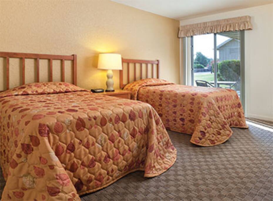 This picture does not show the specific unit being rented. The unit rented will be based on which units are available upon check-in. These pictures are meant to show the property and an example of the room style and décor.