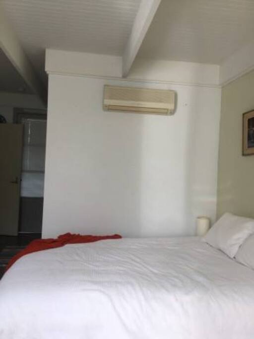 Bed with airconditioning