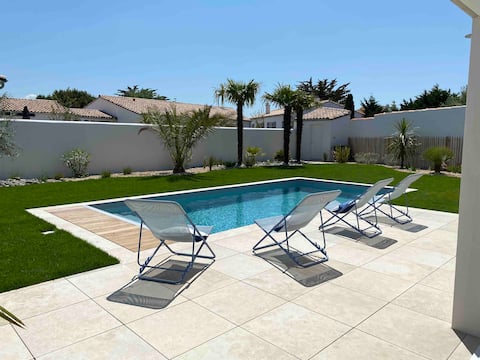 Beautiful villa a short walk to the beach