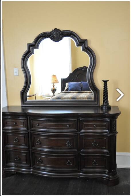 The Azalea Room has a queen bed, private en-suite bathroom,
