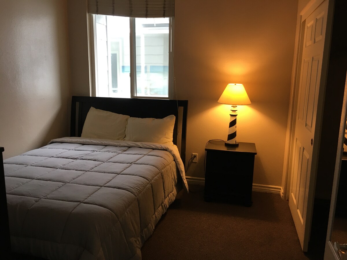 Spavaća soba br. 2 - bračni krevet (160x200)
