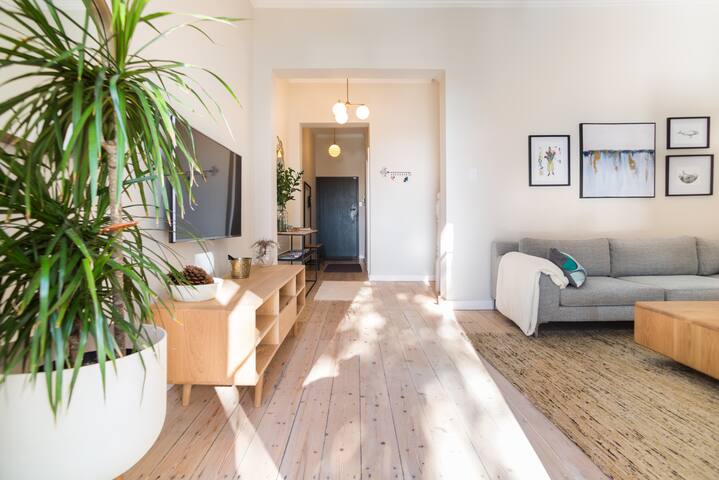 Stylish Victorian Derwent Rd Off Hip Kloof Street gallery image 4