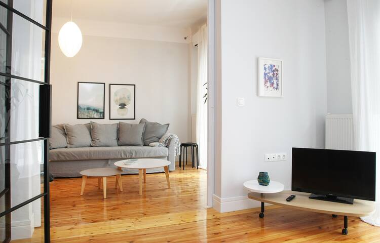 Nat’s place: Friends & Family, Thessaloniki metro gallery image 2