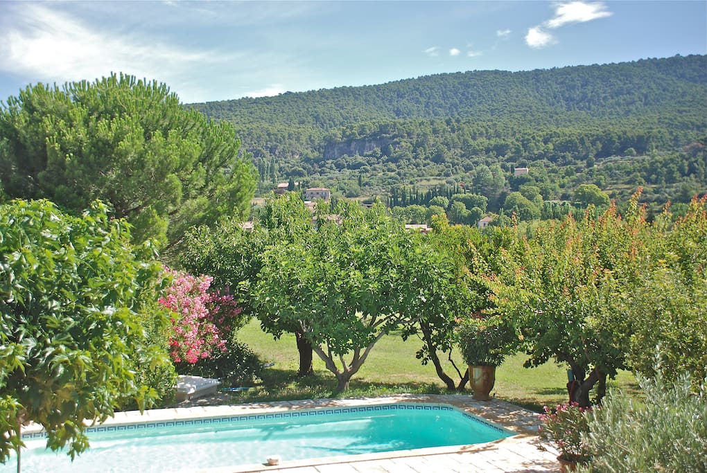 Pool with quiet & open scenery