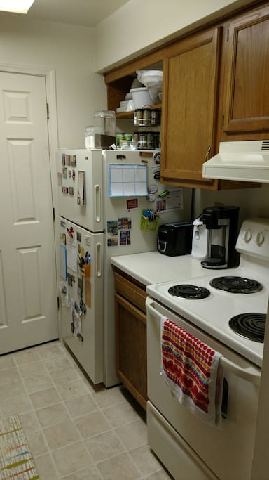 Kitchen- fully equipped with small appliances and some base foods!