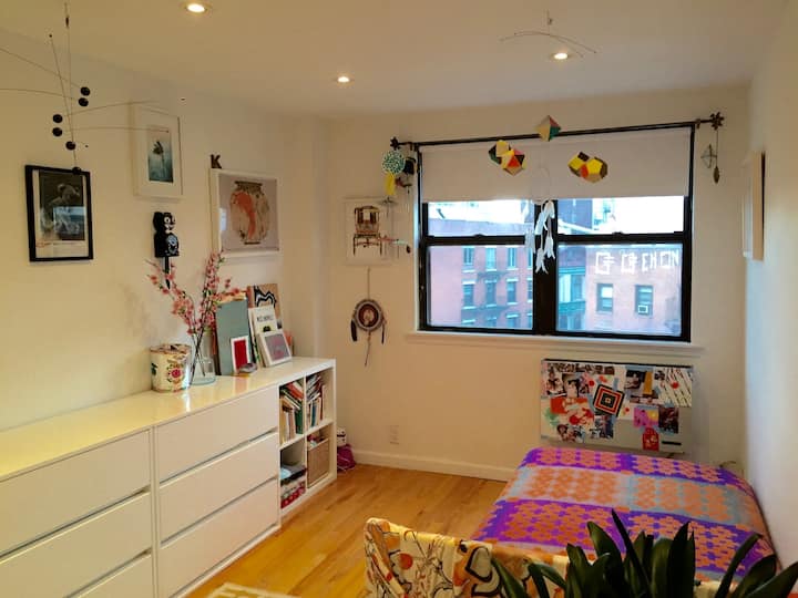 Druhá spálňa s jednolôžkovou posteľou… „Detská“ izba, ale detské veci sa dajú odstrániť, aby sa v nej mohli ubytovať dospelí