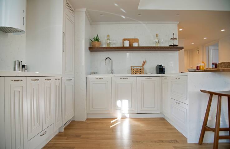 Notos | 3BDR Suite Acropolis View | 4 Streets gallery image 5