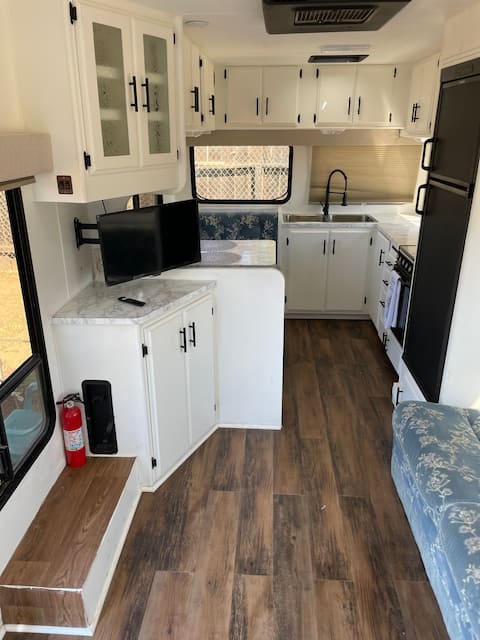 Rv(4) with private entrance/ Free parking /Netflix