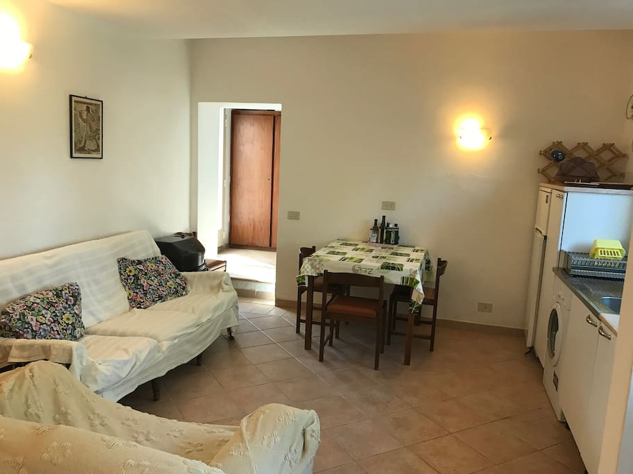 Porta di accesso a cameretta con due letti a castello