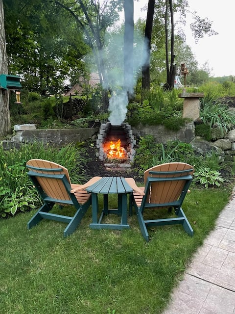 Popular Airbnb listing: Cozy Loft-2 miles to Gore Mt! Walk to Rest & Bars! in North Creek