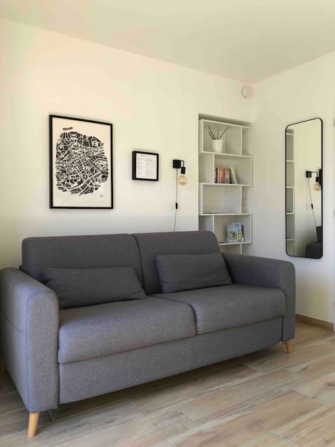 Successful Airbnb property: Studio 200m from the beach, with private terrace in Hermanville Sur Mer