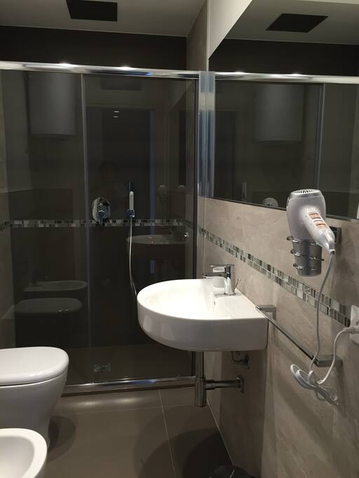 Bagno con doccia 1