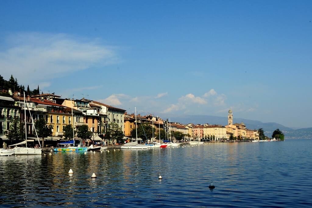 Salò lake promenade