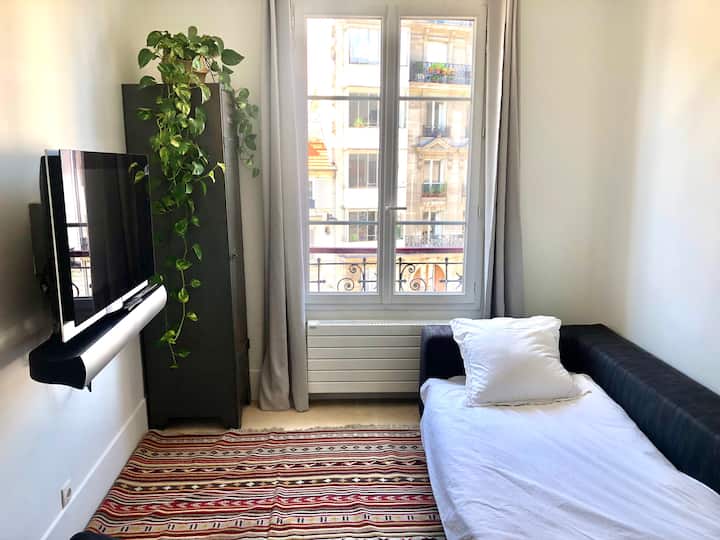 חדר שינה 2 ספה 1 מיטה