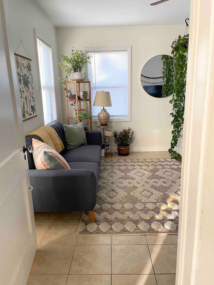 Light Airy West Asheville Room - Asheville, NC