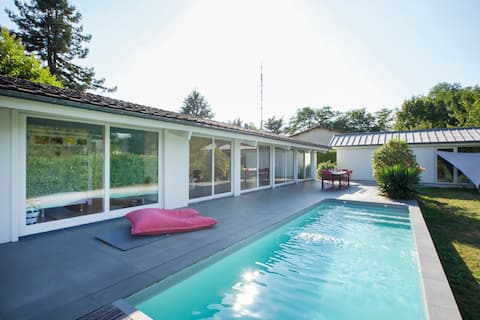 A haven of peace at the balcony of Bordeaux
