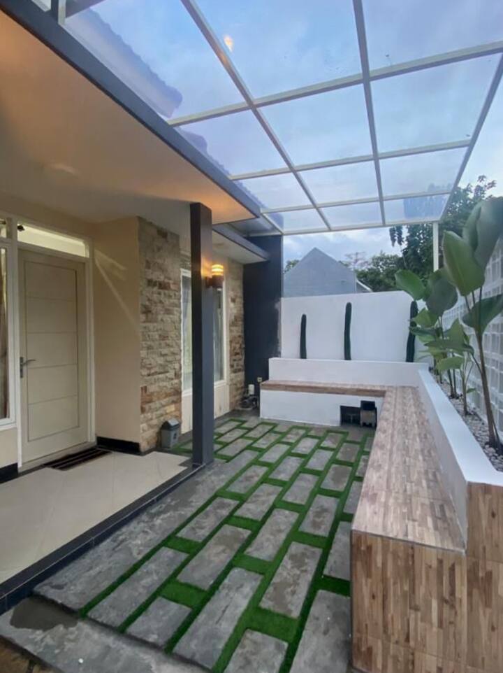 Family Villa Homestay Puncak Garuda D3 Batu - Airbnb