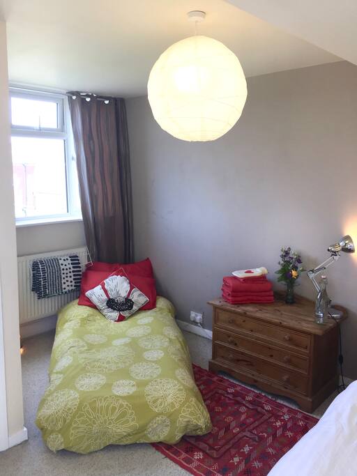Single Futon for a 3 guests option