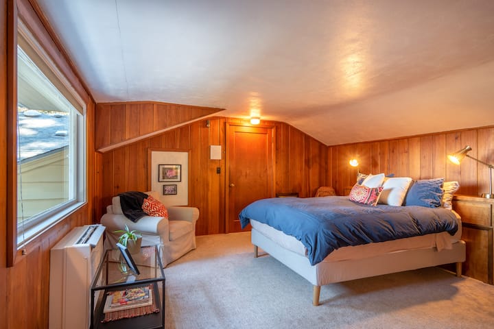 1950's Apartment With A View - Portland West Hills - Beaverton, OR