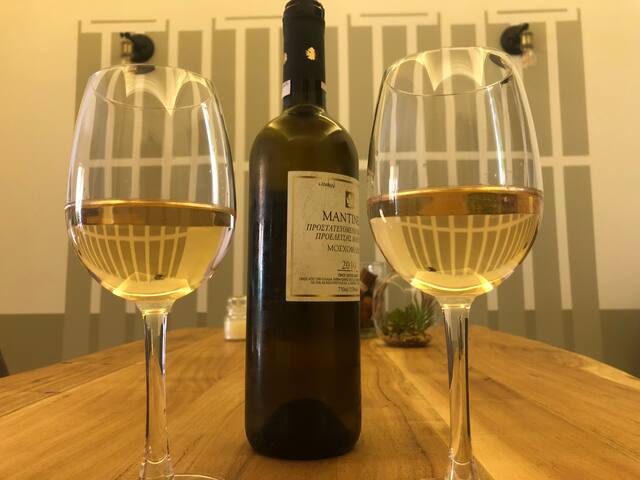 Acropolis View Huge Apartment – Centrally Located gallery image 2