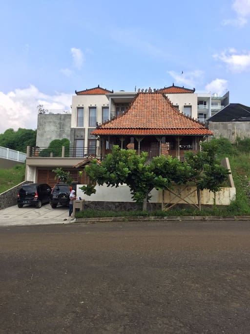 HERITAGE HOUSE