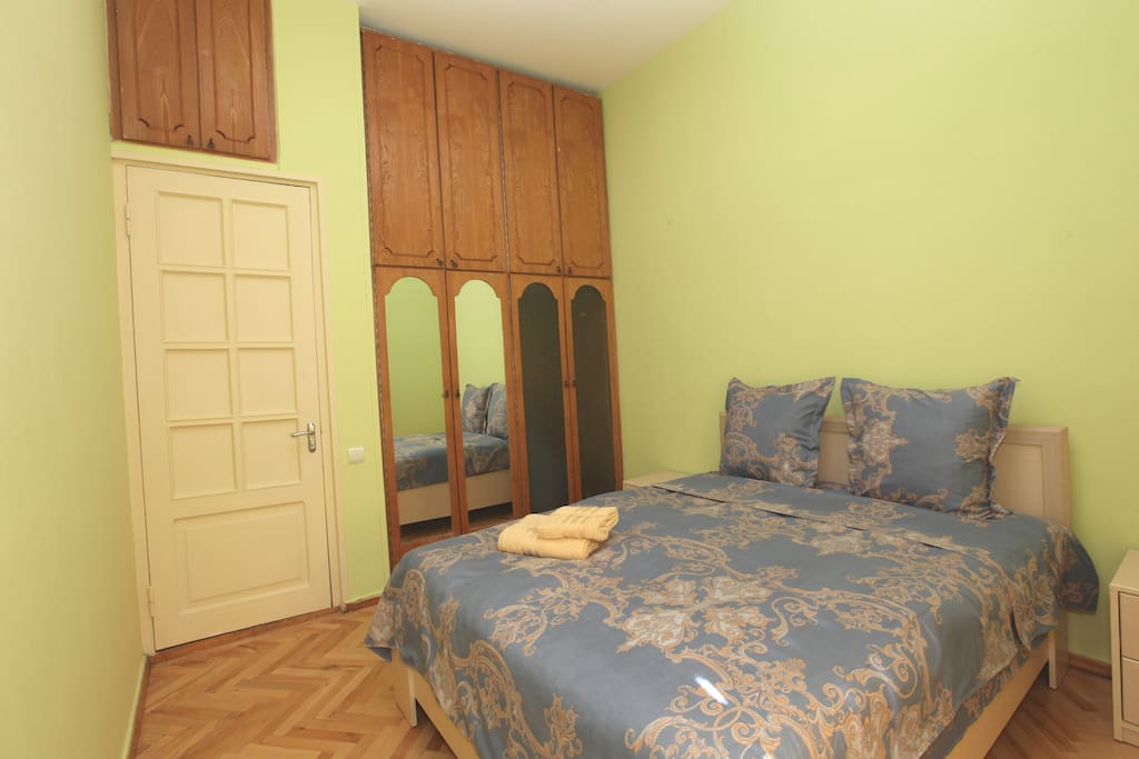Bedroom N2. With 1 Queen size bed