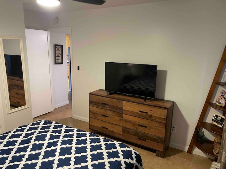 غرفة نوم الضيوف رقم2. جميع الأثاث الجديد!!