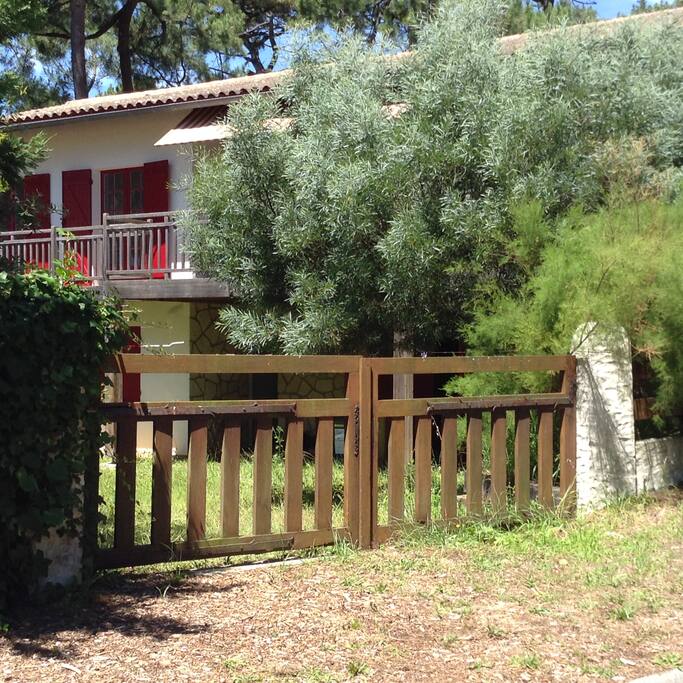 La maison depuis la rue