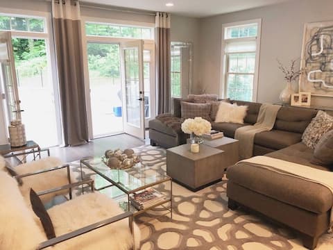 Top Airbnb: Modern elegance minutes to USNA & Annapolis in Annapolis / Anne Arundel
