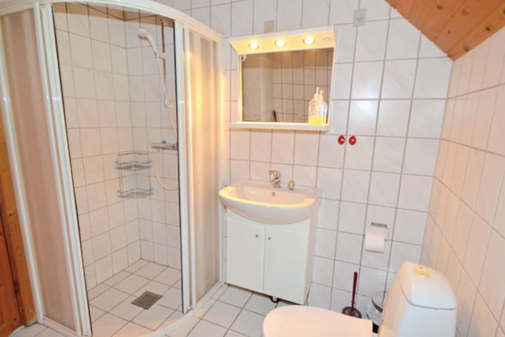 Bathroom with floor heating and washingmaschine