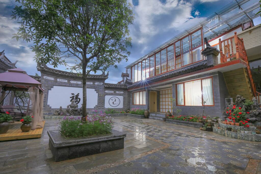 丽江古城束河古镇小雨小院4卧5卫客厅厨房整栋出租 入住三晚以上免费接机 Houses For Rent In Lijiang Yunnan China 丽江古城束河古镇小雨小院4卧5卫客厅厨房整栋出租 入住三晚以上免费接机 Houses For Rent In Lijiang Yunnan China